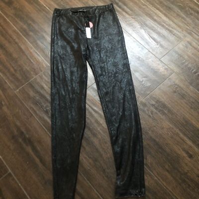 Decker Snakeskin leggings NWT Black Retail $98 Shiny. Faux Snake Size Large